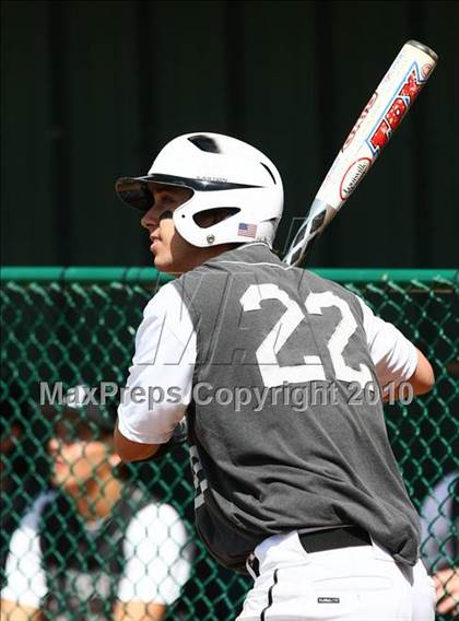 Thumbnail 2 in Bishop Lynch vs Trinity Christian photogallery.
