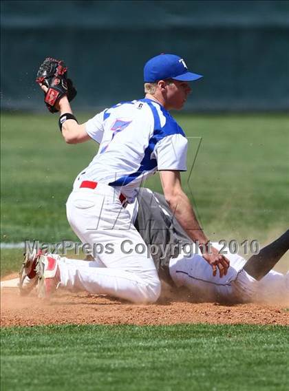 Thumbnail 3 in Bishop Lynch vs Trinity Christian photogallery.