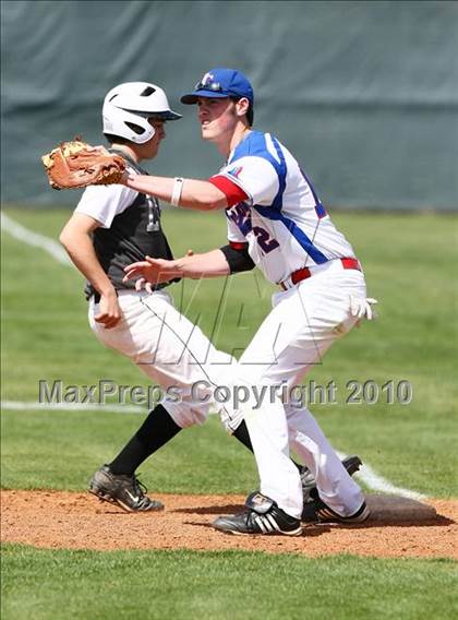 Thumbnail 2 in Bishop Lynch vs Trinity Christian photogallery.
