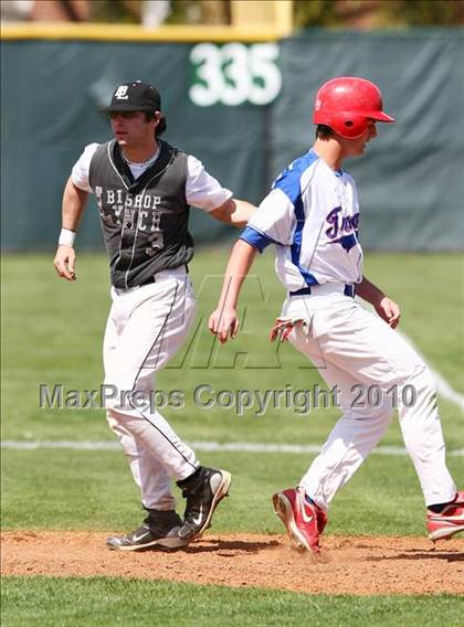 Thumbnail 2 in Bishop Lynch vs Trinity Christian photogallery.