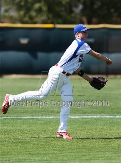 Thumbnail 2 in Bishop Lynch vs Trinity Christian photogallery.