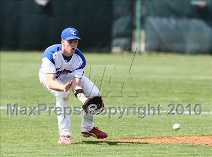 Thumbnail 3 in Bishop Lynch vs Trinity Christian photogallery.