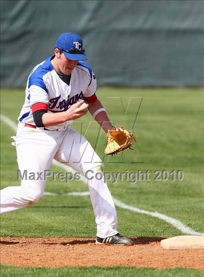 Thumbnail 1 in Bishop Lynch vs Trinity Christian photogallery.