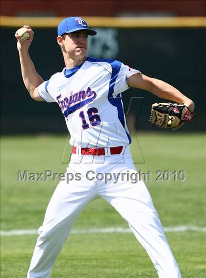 Thumbnail 1 in Bishop Lynch vs Trinity Christian photogallery.