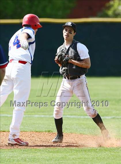 Thumbnail 3 in Bishop Lynch vs Trinity Christian photogallery.