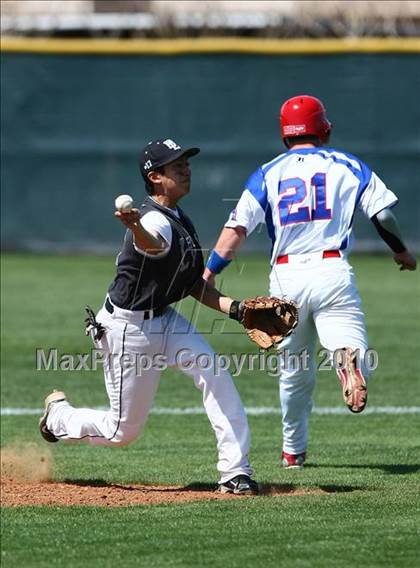 Thumbnail 3 in Bishop Lynch vs Trinity Christian photogallery.