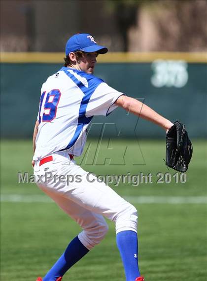 Thumbnail 3 in Bishop Lynch vs Trinity Christian photogallery.