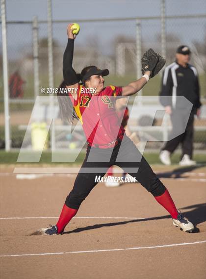 Thumbnail 2 in Oakdale vs. Enochs photogallery.