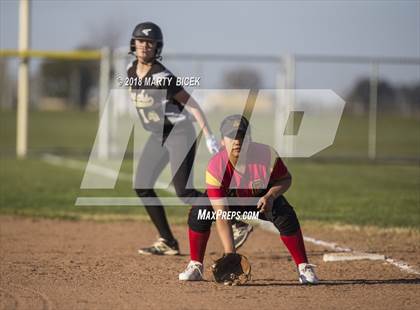 Thumbnail 2 in Oakdale vs. Enochs photogallery.