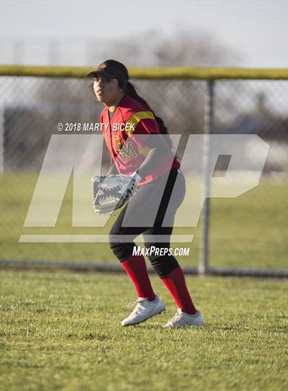 Thumbnail 2 in Oakdale vs. Enochs photogallery.