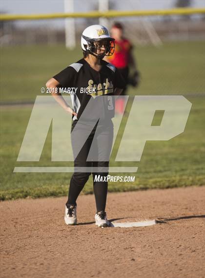 Thumbnail 2 in Oakdale vs. Enochs photogallery.