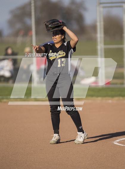Thumbnail 2 in Oakdale vs. Enochs photogallery.