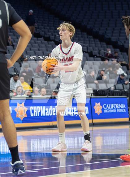 Thumbnail 2 in Diamond Ranch vs. International (CIF State D5 Finals) photogallery.