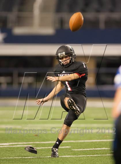 Thumbnail 1 in Hebron vs. Heritage (UIL 5A Division 2 Bi-District Playoff) photogallery.