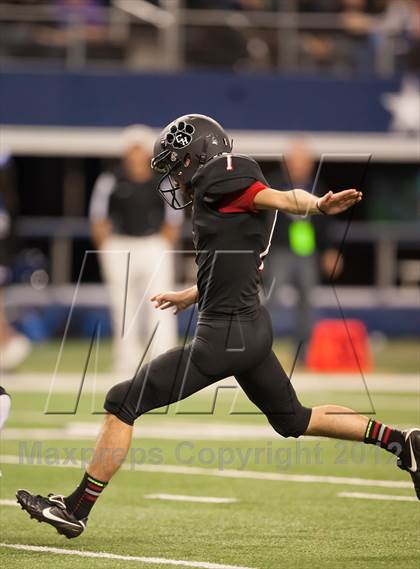 Thumbnail 2 in Hebron vs. Heritage (UIL 5A Division 2 Bi-District Playoff) photogallery.