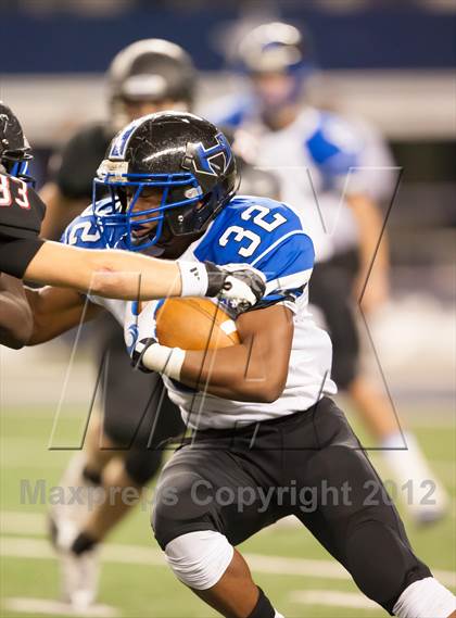 Thumbnail 3 in Hebron vs. Heritage (UIL 5A Division 2 Bi-District Playoff) photogallery.