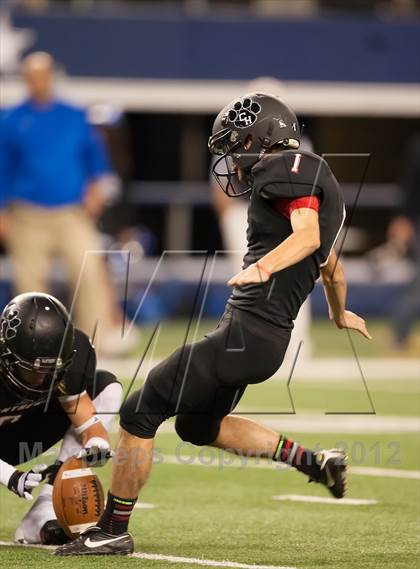 Thumbnail 3 in Hebron vs. Heritage (UIL 5A Division 2 Bi-District Playoff) photogallery.