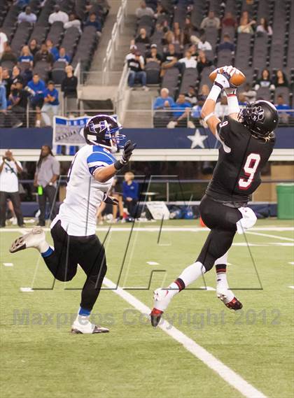 Thumbnail 3 in Hebron vs. Heritage (UIL 5A Division 2 Bi-District Playoff) photogallery.