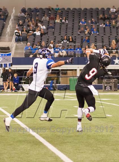 Thumbnail 1 in Hebron vs. Heritage (UIL 5A Division 2 Bi-District Playoff) photogallery.