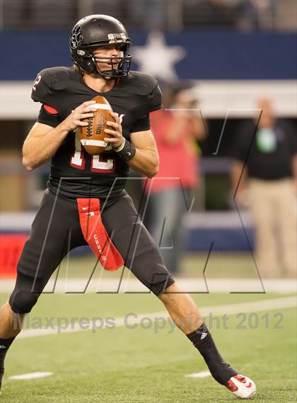 Thumbnail 2 in Hebron vs. Heritage (UIL 5A Division 2 Bi-District Playoff) photogallery.