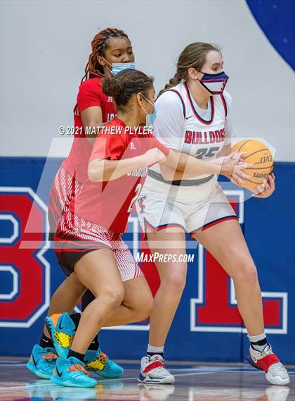 Thumbnail 3 in Jacksonville vs Terry Sanford (NCHSAA 3A - First Round) photogallery.