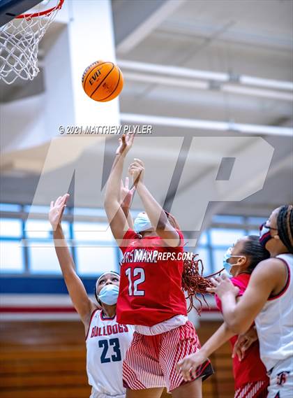 Thumbnail 2 in Jacksonville vs Terry Sanford (NCHSAA 3A - First Round) photogallery.