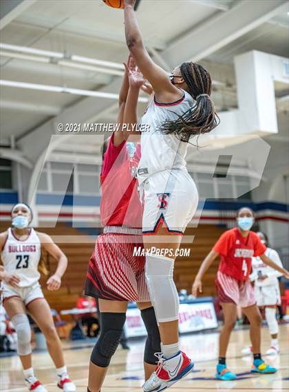 Thumbnail 2 in Jacksonville vs Terry Sanford (NCHSAA 3A - First Round) photogallery.