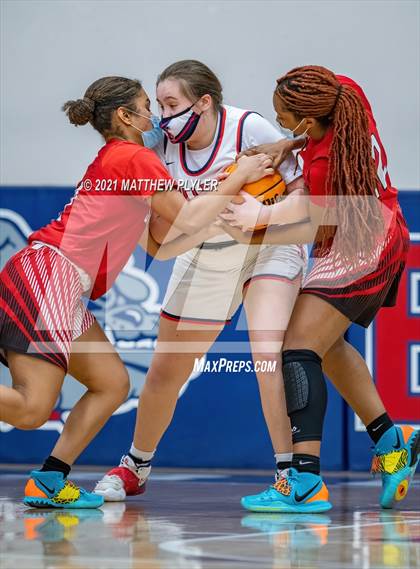 Thumbnail 2 in Jacksonville vs Terry Sanford (NCHSAA 3A - First Round) photogallery.