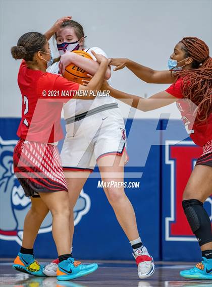 Thumbnail 1 in Jacksonville vs Terry Sanford (NCHSAA 3A - First Round) photogallery.