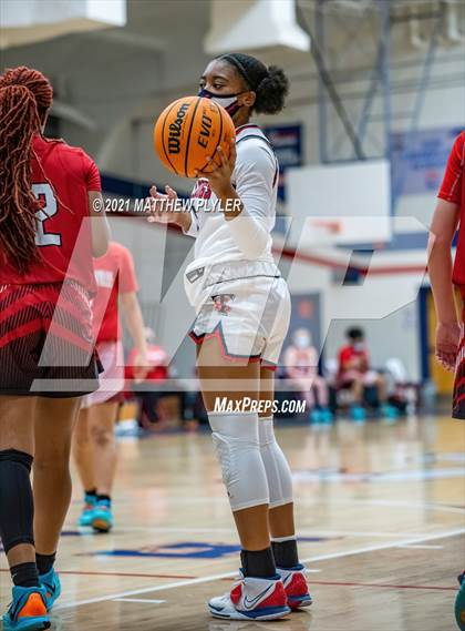 Thumbnail 2 in Jacksonville vs Terry Sanford (NCHSAA 3A - First Round) photogallery.