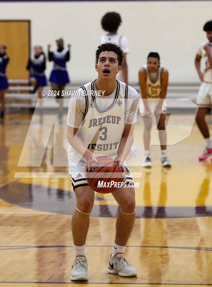 Thumbnail 1 in Indianapolis Shortridge vs. Brebeuf Jesuit Preparatory (IHSAA 3A Sectional 27 First Round) photogallery.