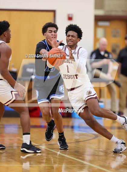 Thumbnail 2 in Indianapolis Shortridge vs. Brebeuf Jesuit Preparatory (IHSAA 3A Sectional 27 First Round) photogallery.