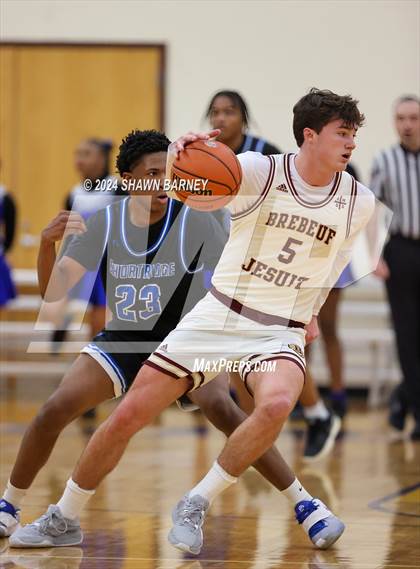 Thumbnail 3 in Indianapolis Shortridge vs. Brebeuf Jesuit Preparatory (IHSAA 3A Sectional 27 First Round) photogallery.