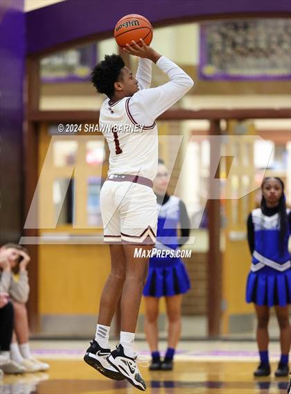 Thumbnail 3 in Indianapolis Shortridge vs. Brebeuf Jesuit Preparatory (IHSAA 3A Sectional 27 First Round) photogallery.