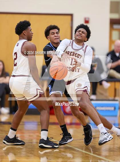 Thumbnail 3 in Indianapolis Shortridge vs. Brebeuf Jesuit Preparatory (IHSAA 3A Sectional 27 First Round) photogallery.