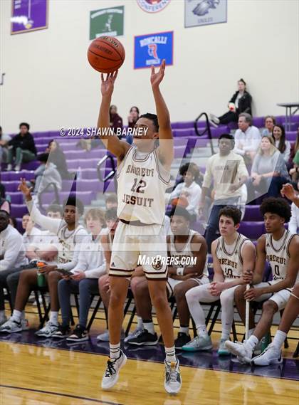 Thumbnail 1 in Indianapolis Shortridge vs. Brebeuf Jesuit Preparatory (IHSAA 3A Sectional 27 First Round) photogallery.