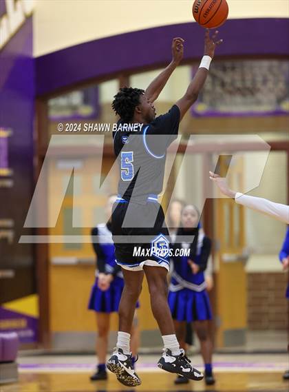 Thumbnail 3 in Indianapolis Shortridge vs. Brebeuf Jesuit Preparatory (IHSAA 3A Sectional 27 First Round) photogallery.