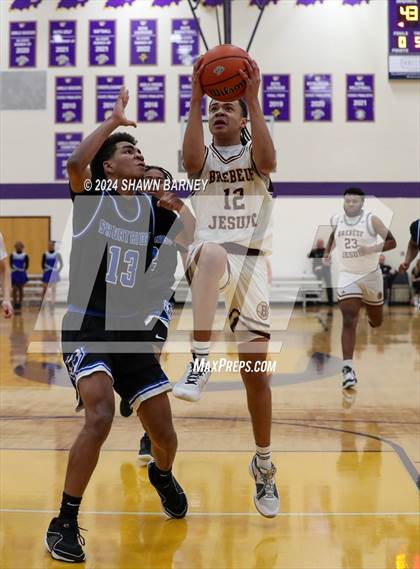 Thumbnail 2 in Indianapolis Shortridge vs. Brebeuf Jesuit Preparatory (IHSAA 3A Sectional 27 First Round) photogallery.