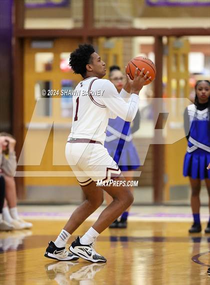 Thumbnail 2 in Indianapolis Shortridge vs. Brebeuf Jesuit Preparatory (IHSAA 3A Sectional 27 First Round) photogallery.