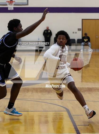 Thumbnail 2 in Indianapolis Shortridge vs. Brebeuf Jesuit Preparatory (IHSAA 3A Sectional 27 First Round) photogallery.