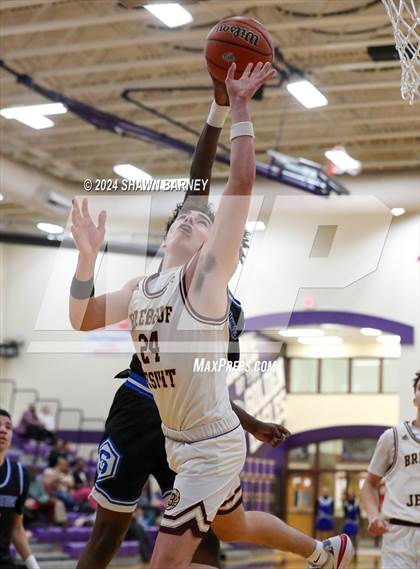 Thumbnail 2 in Indianapolis Shortridge vs. Brebeuf Jesuit Preparatory (IHSAA 3A Sectional 27 First Round) photogallery.