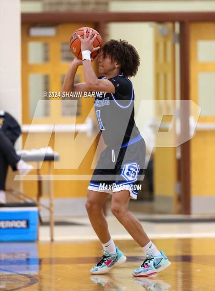 Thumbnail 2 in Indianapolis Shortridge vs. Brebeuf Jesuit Preparatory (IHSAA 3A Sectional 27 First Round) photogallery.