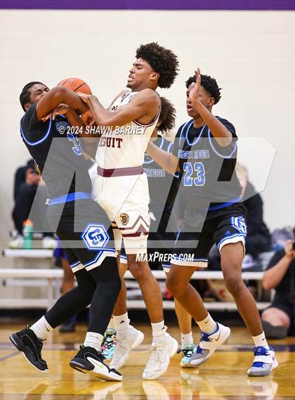 Thumbnail 1 in Indianapolis Shortridge vs. Brebeuf Jesuit Preparatory (IHSAA 3A Sectional 27 First Round) photogallery.