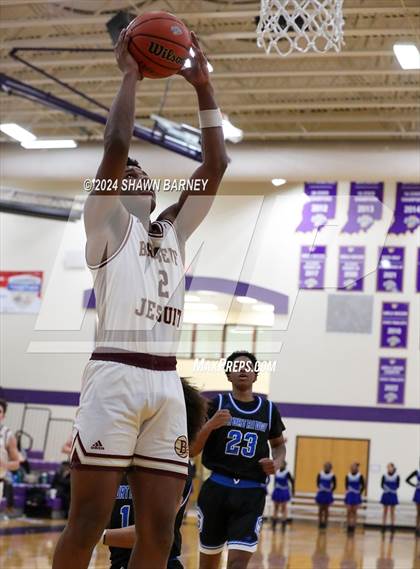 Thumbnail 1 in Indianapolis Shortridge vs. Brebeuf Jesuit Preparatory (IHSAA 3A Sectional 27 First Round) photogallery.