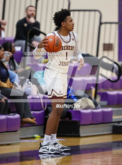 Thumbnail 3 in Indianapolis Shortridge vs. Brebeuf Jesuit Preparatory (IHSAA 3A Sectional 27 First Round) photogallery.