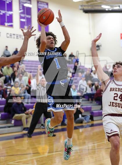 Thumbnail 3 in Indianapolis Shortridge vs. Brebeuf Jesuit Preparatory (IHSAA 3A Sectional 27 First Round) photogallery.