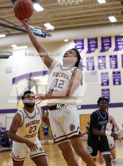 Thumbnail 2 in Indianapolis Shortridge vs. Brebeuf Jesuit Preparatory (IHSAA 3A Sectional 27 First Round) photogallery.