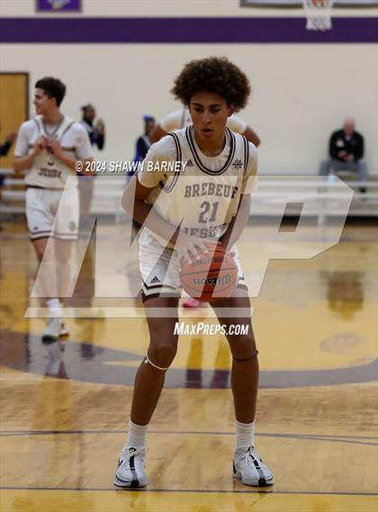 Thumbnail 1 in Indianapolis Shortridge vs. Brebeuf Jesuit Preparatory (IHSAA 3A Sectional 27 First Round) photogallery.