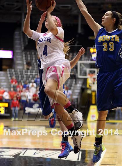 Thumbnail 3 in South vs. South (KSHSAA 6A Quarterfinal) photogallery.