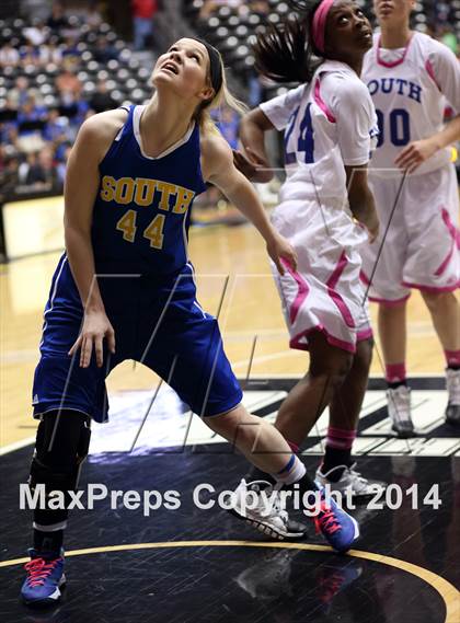 Thumbnail 1 in South vs. South (KSHSAA 6A Quarterfinal) photogallery.